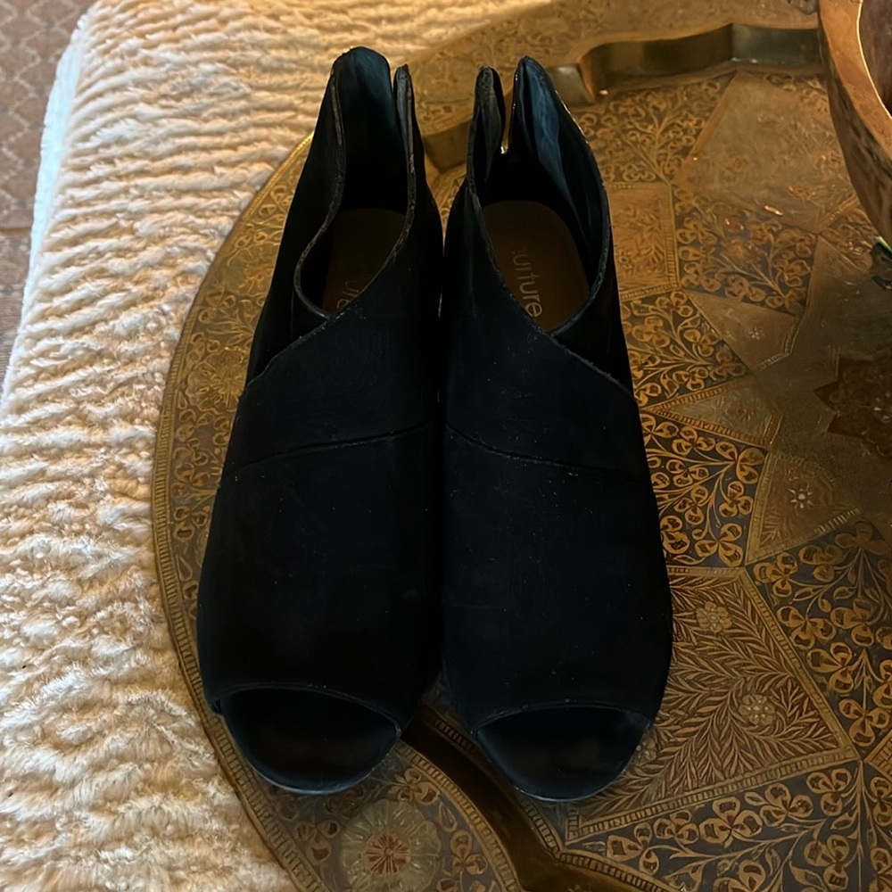 Nurture black booties 6 1/2
